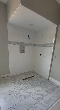 Big shower for a builder Elite Tile Xpressions